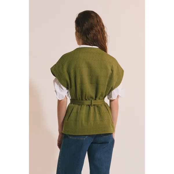 Gilet sans manches ceinturé