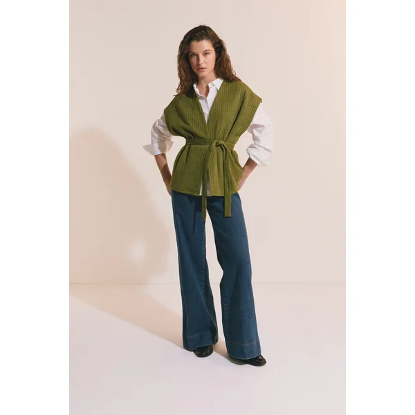 Gilet sans manches ceinturé