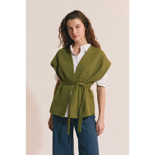 Gilet sans manches ceinturé