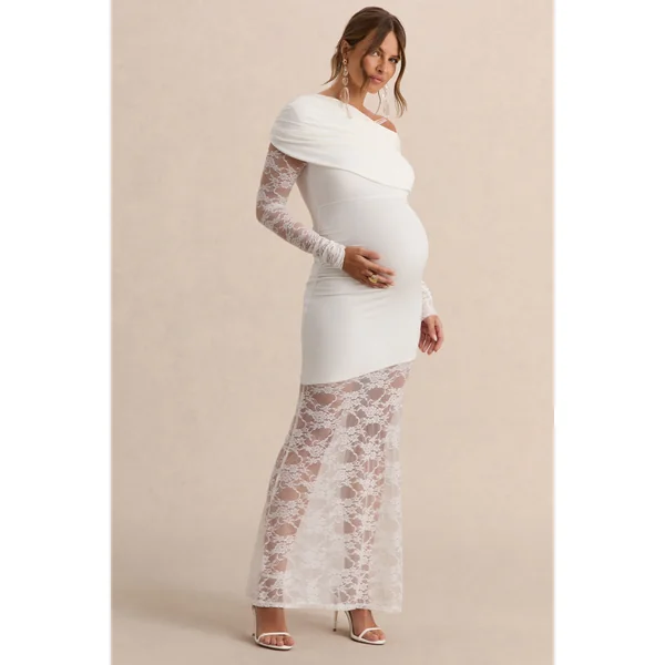 Giuliana | Robe longue de grossesse blanche à encolure asymétrique avec détails en dentelle
