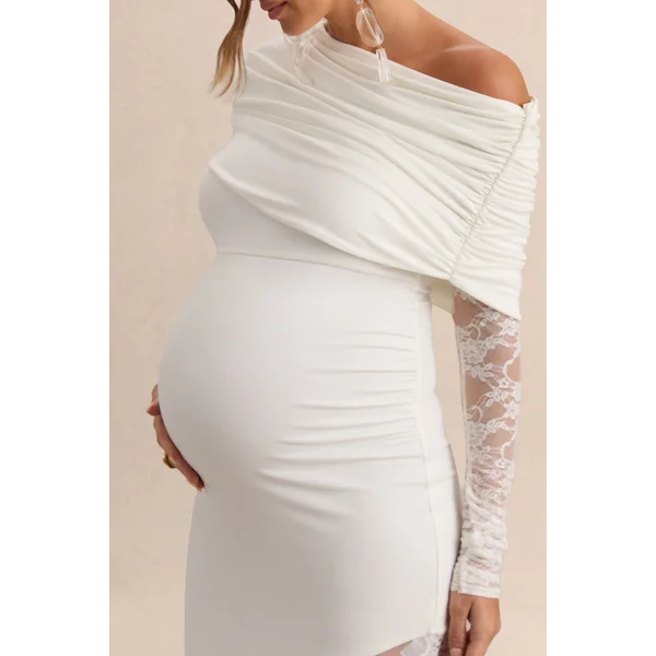 Giuliana | Robe longue de grossesse blanche à encolure asymétrique avec détails en dentelle