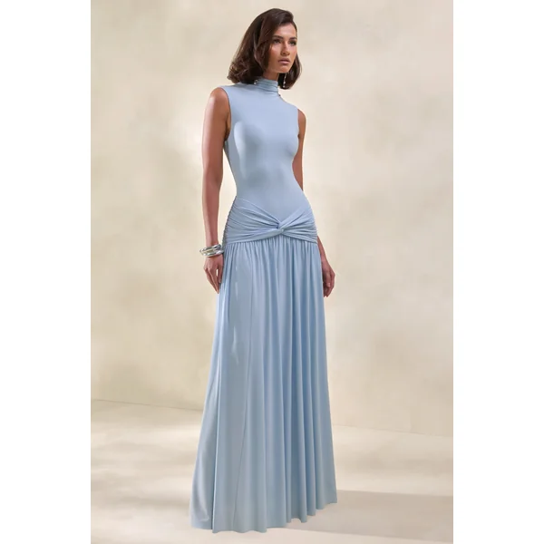 Glimora | Robe longue bleu poudré à encolure haute avec détails froncés