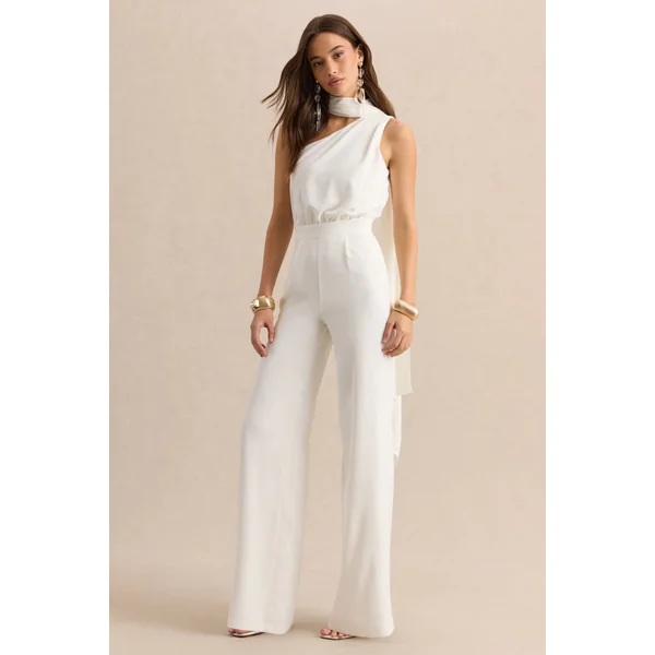 Gliselle | Combinaison blanche à encolure asymétrique avec cape