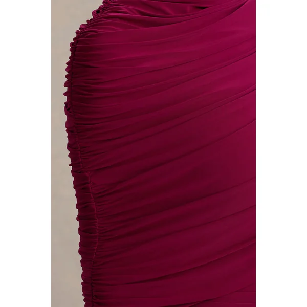 Glitz | Robe longue bordeaux à col montant avec manche cape et détail froncé