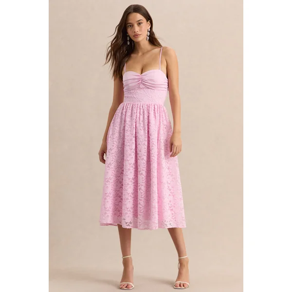 Gloriana | Robe mi-longue en dentelle rose à encolure cœur