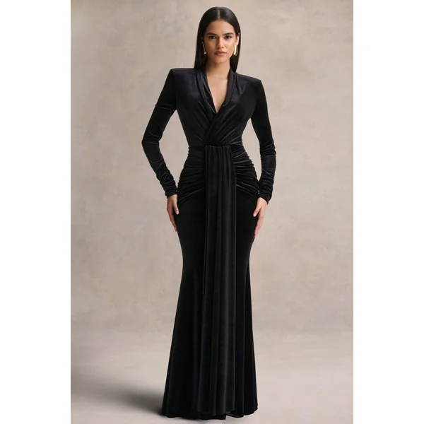 Halima | Robe longue noire en velours à décolleté plongeant avec détails froncés