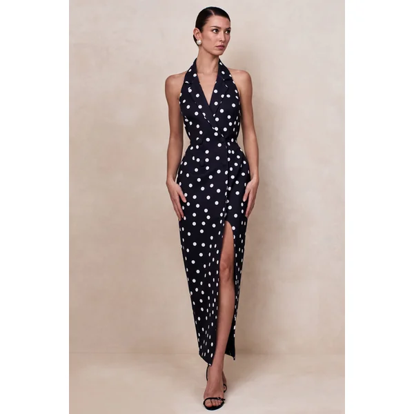 Hana | Robe longue tailleur à pois noir et blanc avec décolleté plongeant