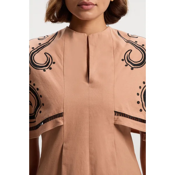 Haut Petite en Sergé Tissé à Manches Cape avec Broderie Baroque
