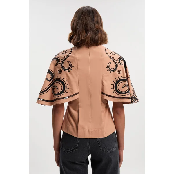 Haut Petite en Sergé Tissé à Manches Cape avec Broderie Baroque