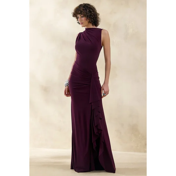Helessia | Robe longue prune foncé à encolure asymétrique avec détails froncés et écharpe