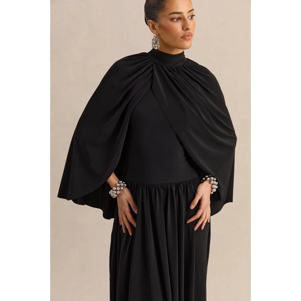 Honora | Robe mi-longue noire à col montant avec manches cape