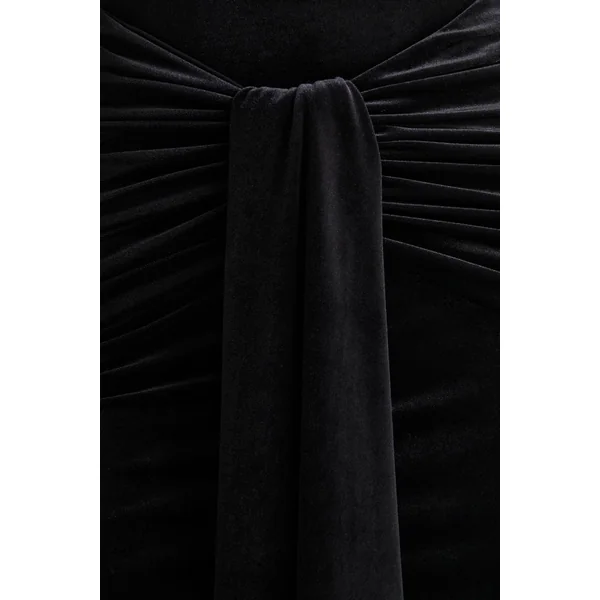 Idalina | robe longue noire en velours à col montant avec détails froncés