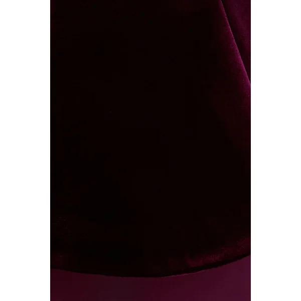 Indulgent | Robe longue bordeaux en velours et satin à décolleté bandeau et corsage corset