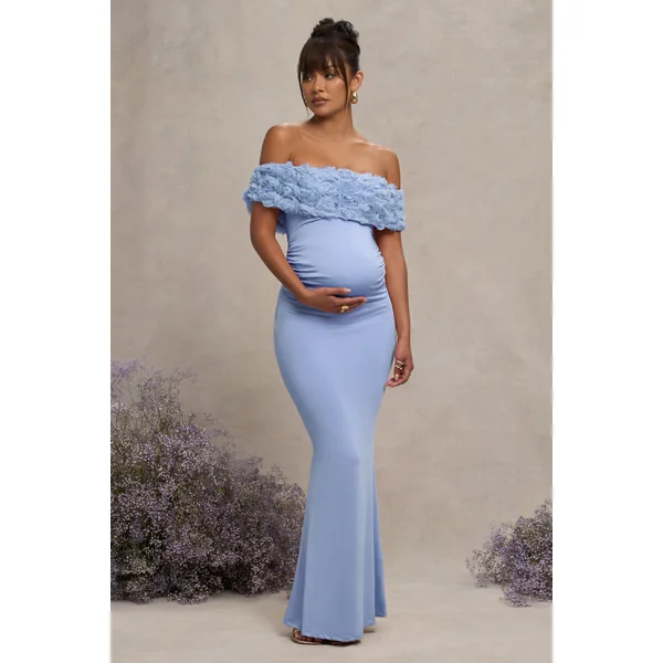 Inflorescence | Robe Longue de Maternité Bleu Poudré à Encolure Bardot et Fleurs en Mesh