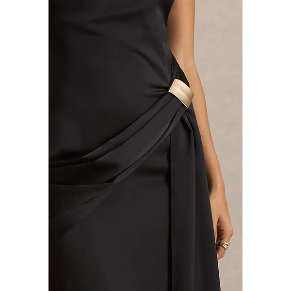 Influence | Robe longue en satin noir à col montant avec détails embellis et froncés
