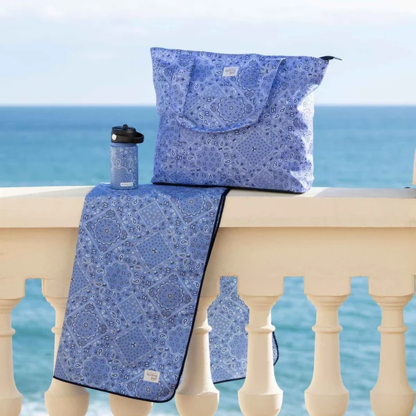 Insulated bottle with leak-proof straw Summer