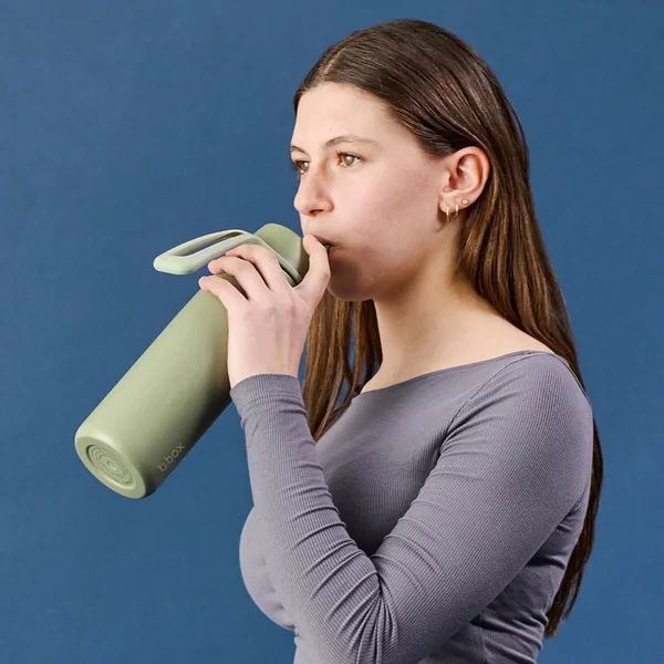 Insulated stainless steel bottle with straw 690 ml