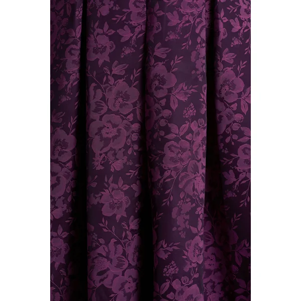 Isabeau | Robe mi-longue en satin bordeaux à décolleté plongeant