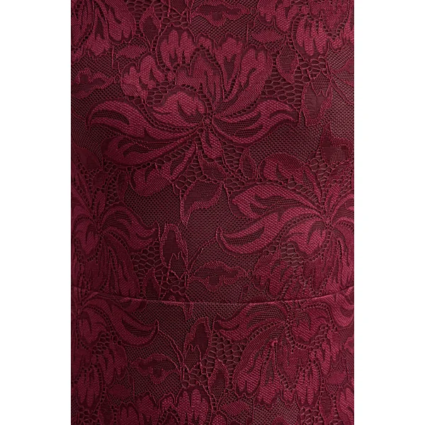 Iselle | Robe longue bordeaux en dentelle à encolure Bardot avec détail écharpe