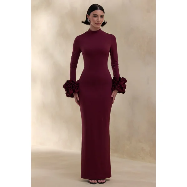 Jaselle | Robe longue prune foncé à encolure haute avec poignets en satin volanté