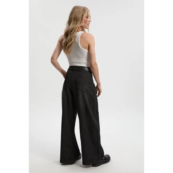 Jean Basique Petite Super Jambe Évasée