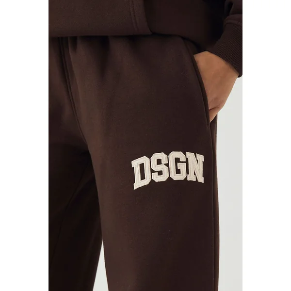 Jogging DSGN Studio à Jambes Droites avec Appliqué Cordon