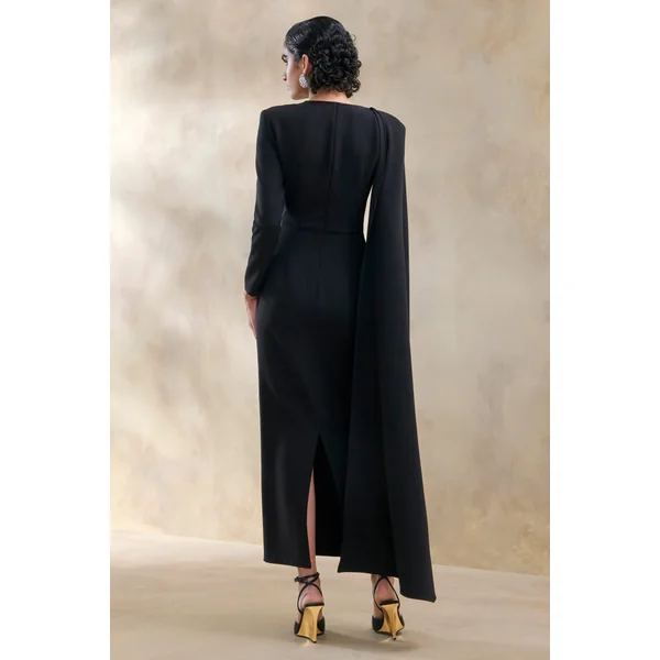 Jovea | Robe longue noire à encolure ronde avec manche cape