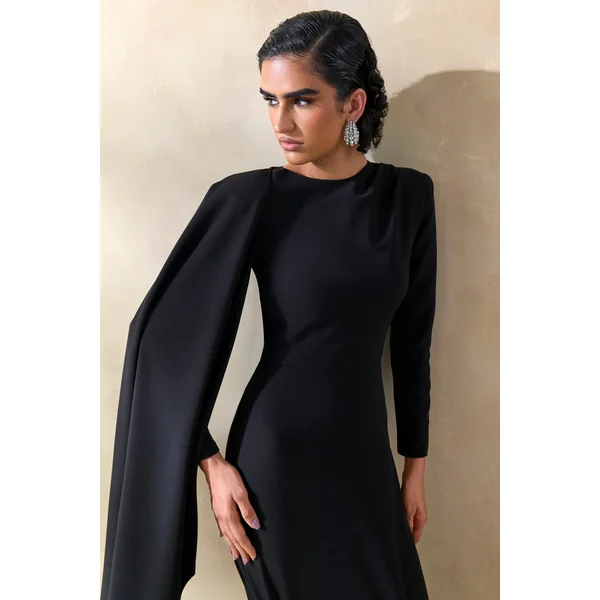 Jovea | Robe longue noire à encolure ronde avec manche cape