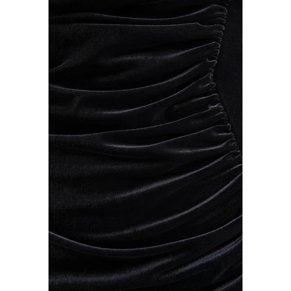Jovita | Robe longue noire en velours à encolure bénitier avec détails froncés