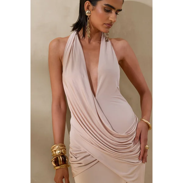 Junia | Robe longue champagne à décolleté plongeant avec détail portefeuille