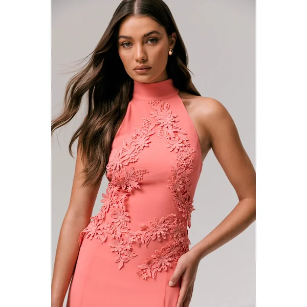 Just Like Magic | Robe longue corail à col montant et dentelle
