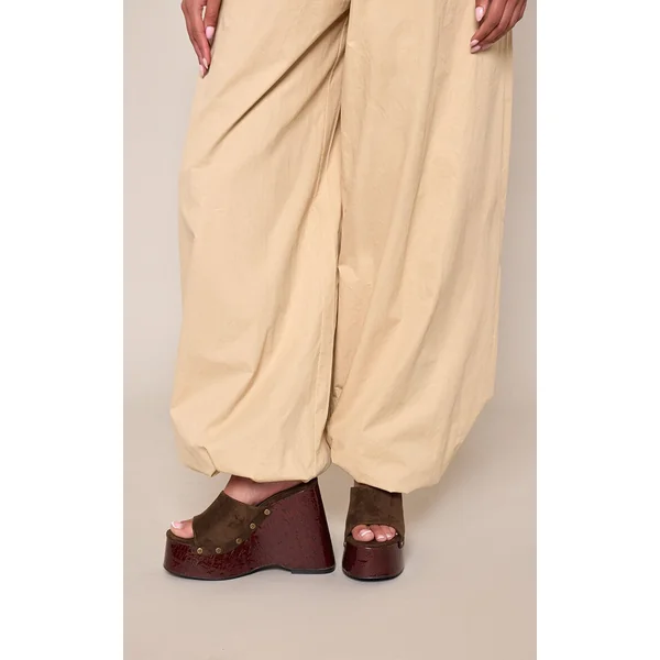 Kaki Mules Compensées À Clous En Synthétique