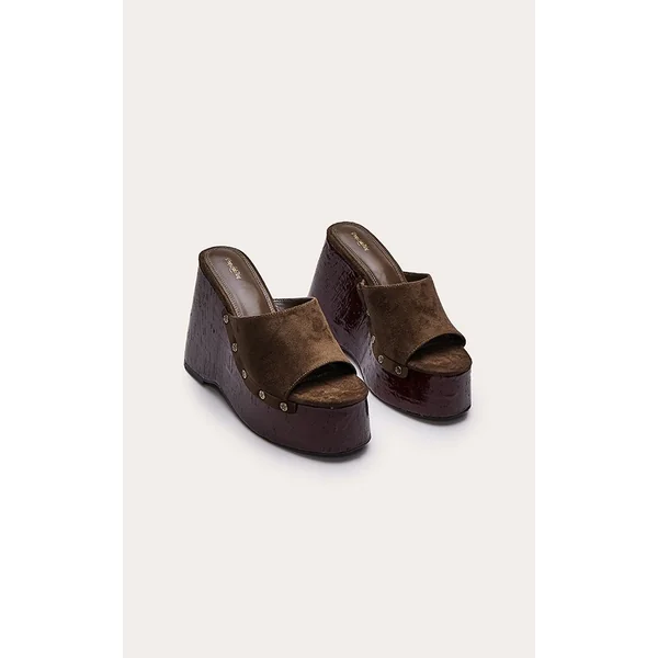 Kaki Mules Compensées À Clous En Synthétique