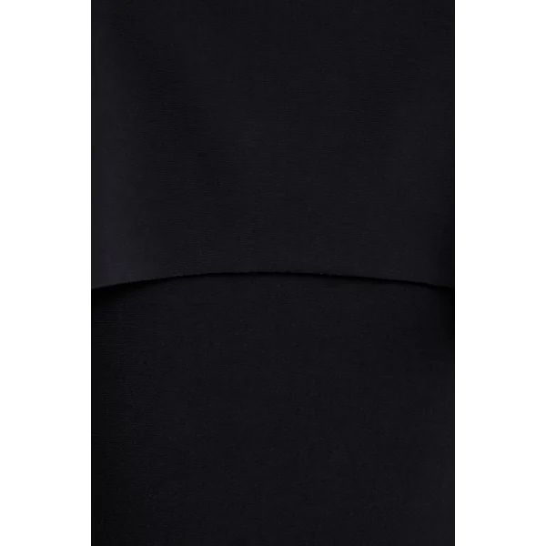 Kalani | Robe mi-longue noire à encolure ras-du-cou avec manches cape
