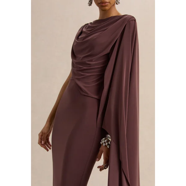Kamoria | Robe mi-longue marron à encolure ronde avec manche cape