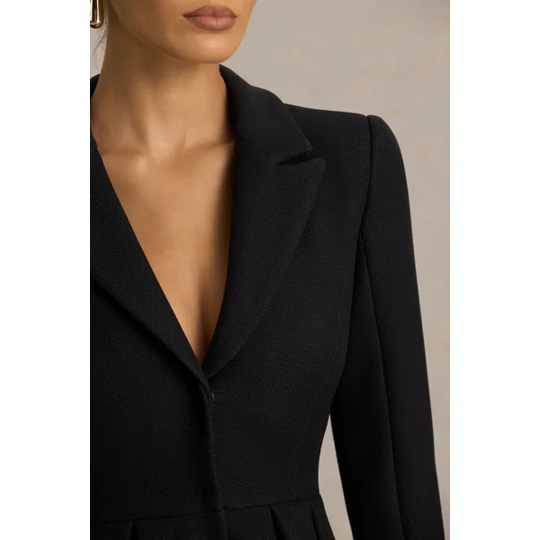 Kat | Mini-robe noire à coupe tailleur et décolleté plongeant