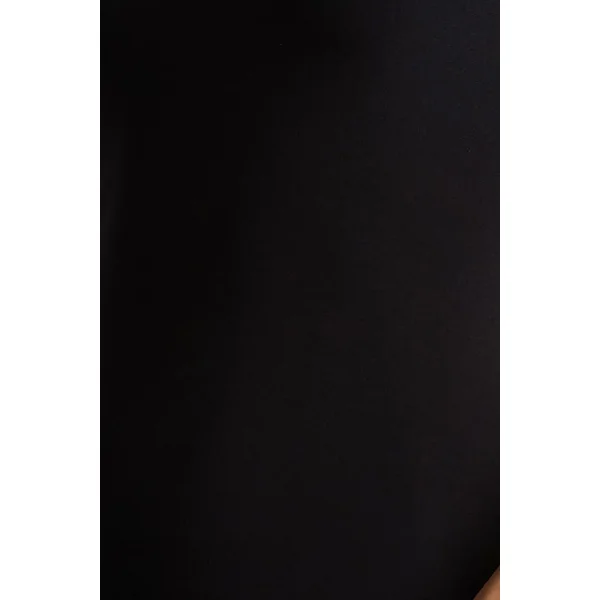 Kelilah | Robe longue noire et blanche à décolleté bandeau avec cape