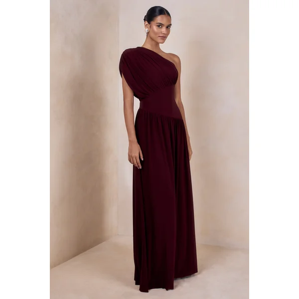 Kelsey | Robe longue bordeaux à col asymétrique avec détails froncés