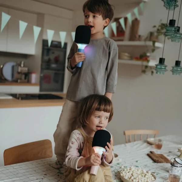 Kidymic light-up karaoke mic for children