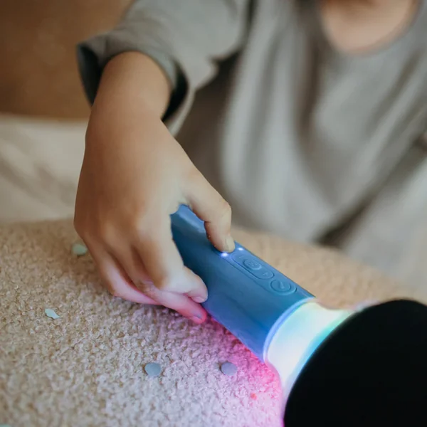 Kidymic light-up karaoke mic for children
