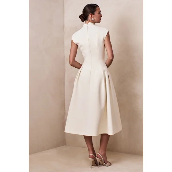 Kylen | Robe mi-longue blanche à encolure en V