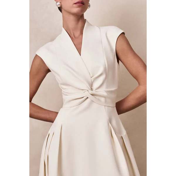 Kylen | Robe mi-longue blanche à encolure en V