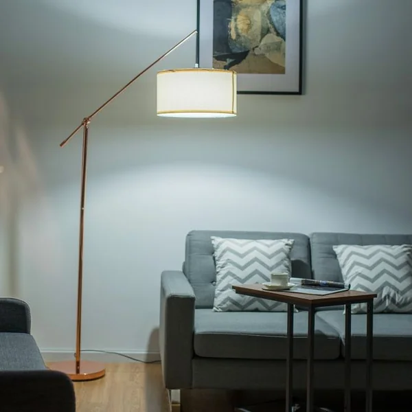 Lampadaire avec Abat-jour Suspendu Réglable Interrupteur Au Pied Ampoule 60w Culot E27 en Acier et Tissu 49x30x178cm