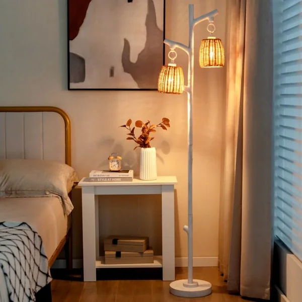 Lampe de Sol à Variation d'Intensité 2 Lampes Tronc d'Arbre avec Abat-jour en Osier Structure Stable Tube à Grain de Bois Grande Lampe de Sol de Style Ferme Blanc