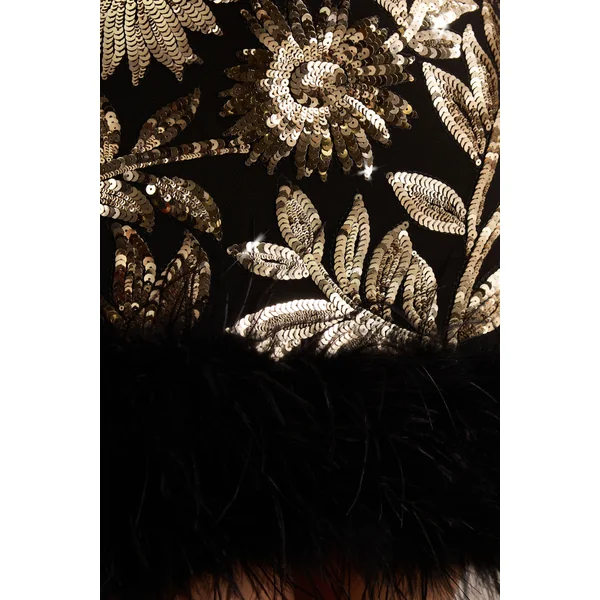 Lara | Mini-robe à col montant en sequins noirs et dorés avec ourlet orné de plumes
