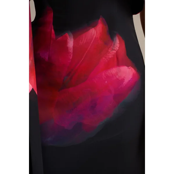 Leonara | Robe longue imprimé floral noir et rose à encolure drapée avec manche unique