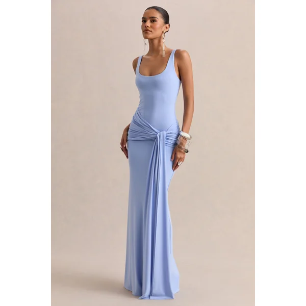 Lienna | Robe longue bleu poudre à décolleté arrondi avec détails froncés et ceinture
