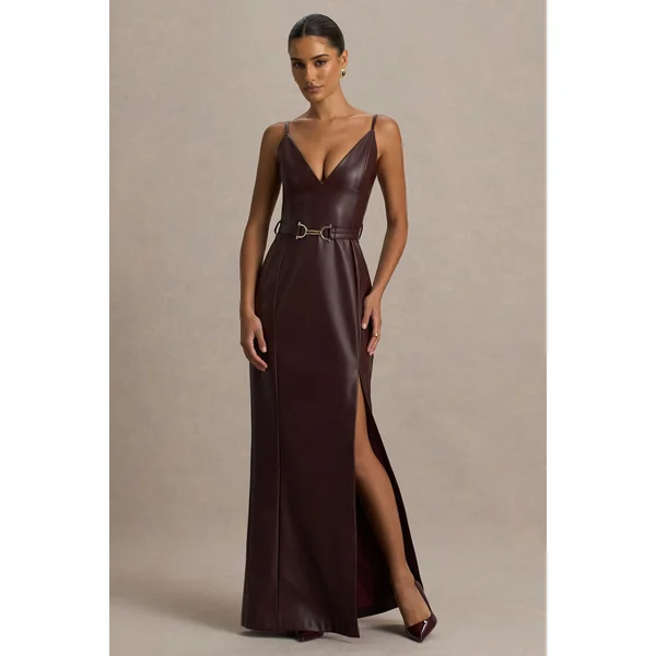 Lila | Robe longue bordeaux en similicuir avec décolleté plongeant et fente