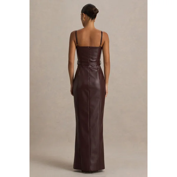 Lila | Robe longue bordeaux en similicuir avec décolleté plongeant et fente