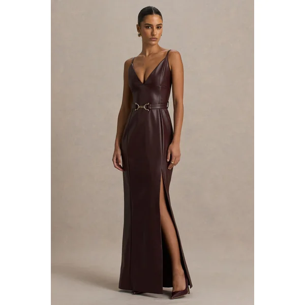Lila | Robe longue bordeaux en similicuir avec décolleté plongeant et fente